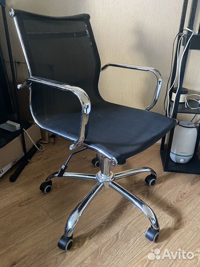 Офисное кресло