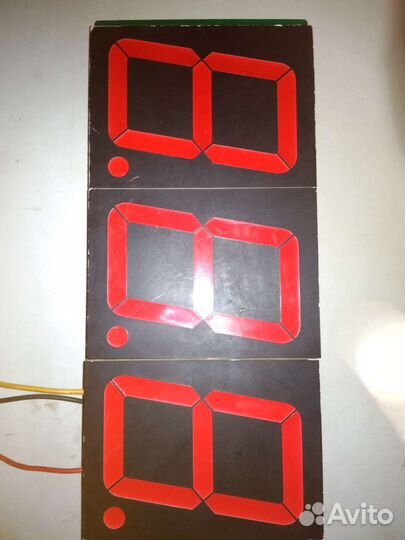 Плата с большими светодиодными индикаторами