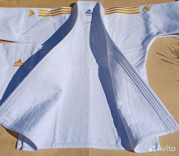 Кимоно для дзюдо adidas 750 gr. IJF Пакистан