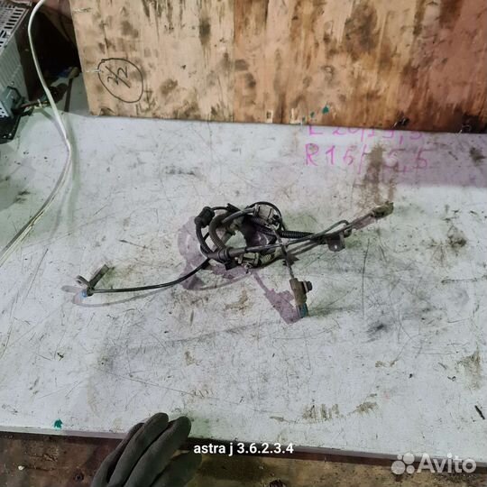 Передний датчик abs opel astra j