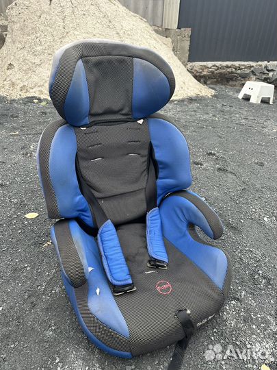 Автомобильное кресло