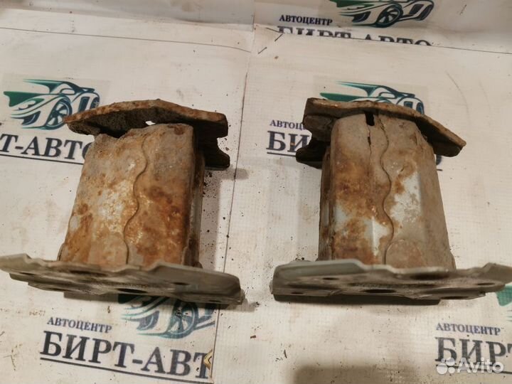 Кронштейн усилителя заднего бампера Toyota Corolla X (2006—2010)