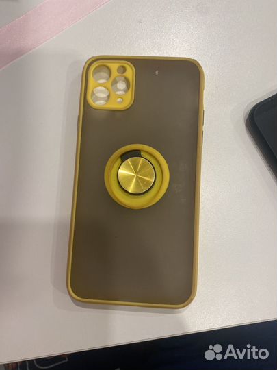 Чехол на iPhone 11 pro max желтый