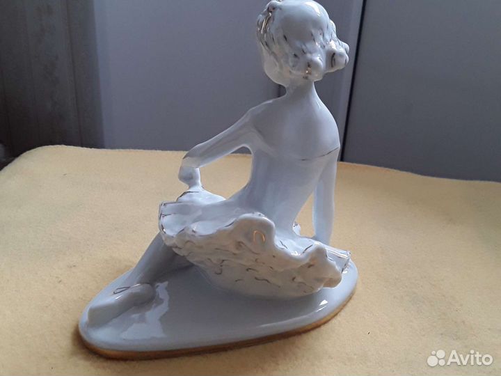 Статуэтка юная балерина
