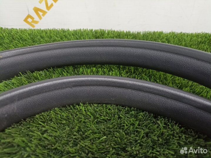 Уплотнитель дверного проема задний левый Honda