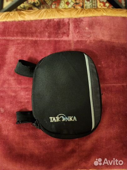 Сумочка на руку на тренировке для телефона и тд