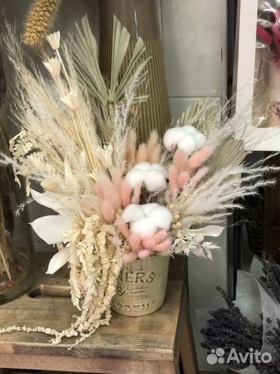 Композиция из сухоцветов интерьерная