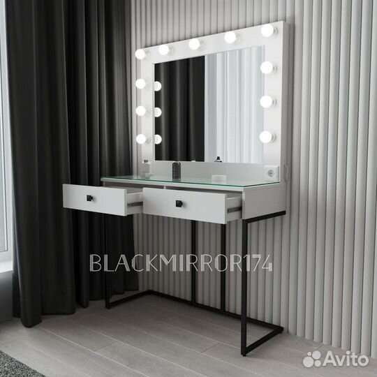 Гримерный лофт столик с лампами и зеркалом в раме