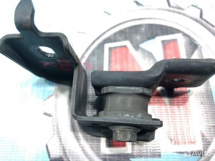 Крепление радиатора кондиционера Toyota Regius