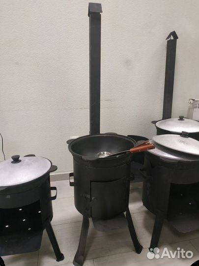 Казан 10л + печь с дымоходом и дверцей