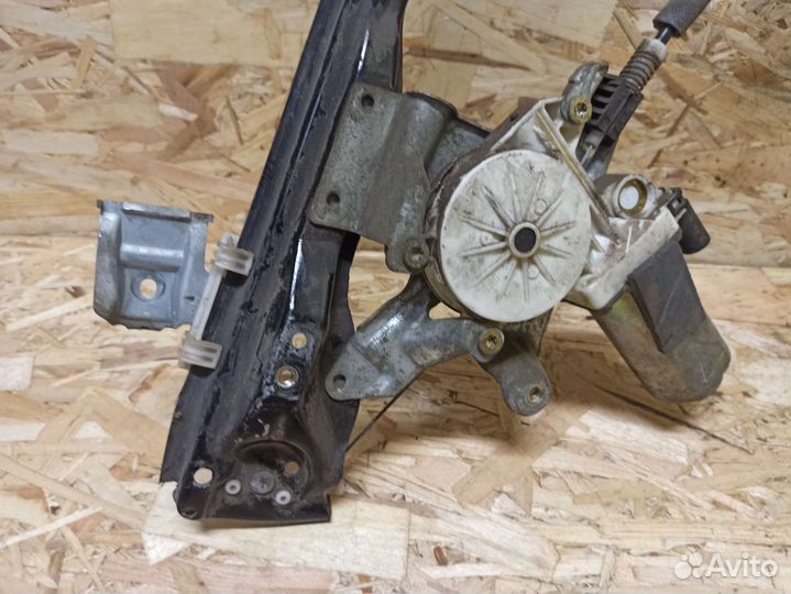 Стеклоподъемник электро правый Ford Focus 1