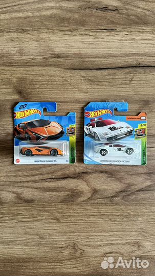 14 моделей HotWheels Lamborghini 1:64 + дисплей