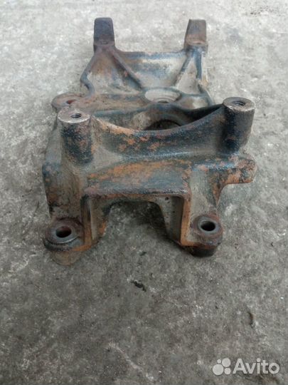 Кронштейн кондиционера Mitsubishi Galant 8