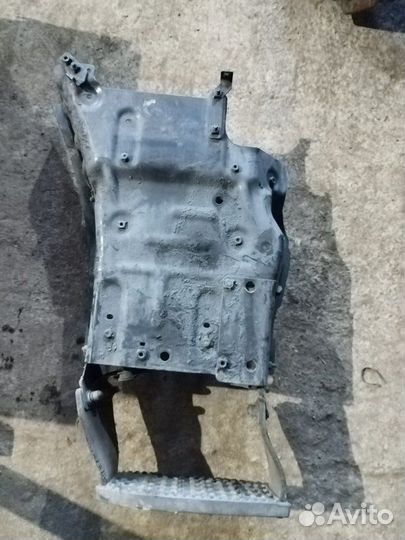 Корпус подножки левый Scania 6 Series