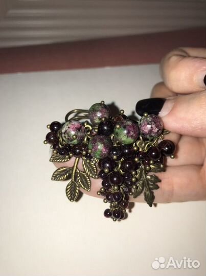 Брошь из натуральных камней