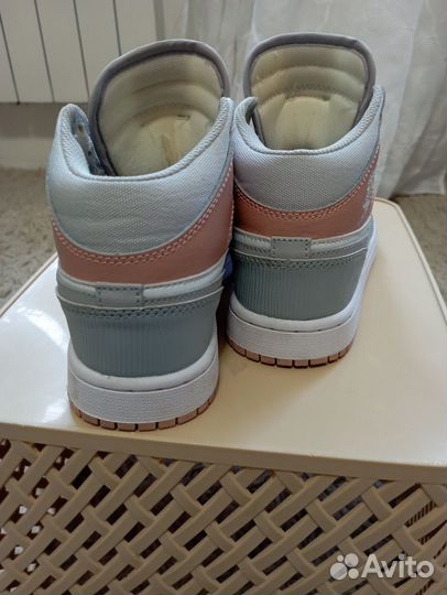 Кроссовки женские 36