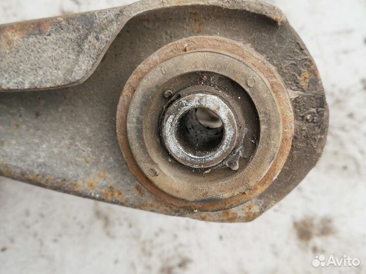 Рычаг передний поперечный верхний Рено Меган 1