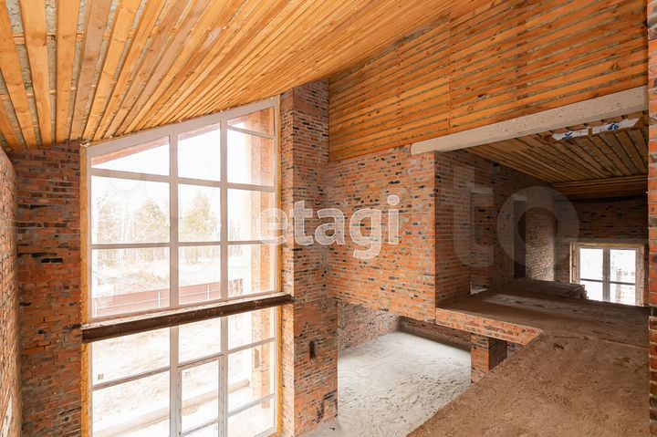 Коттедж 249 м² на участке 10 сот.