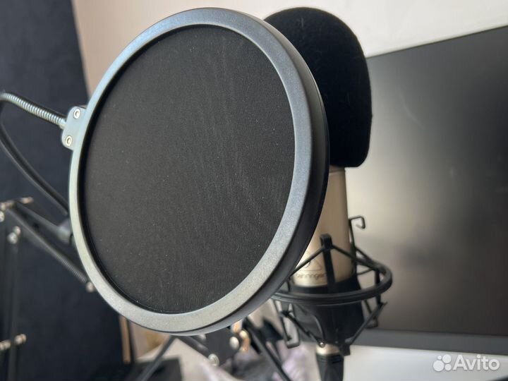 Студийный микрофон Behringer B1
