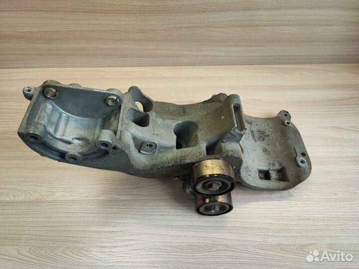 Кронштейн генератора Renault Duster