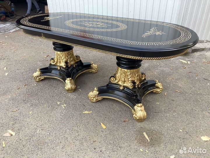 Стол и стулья