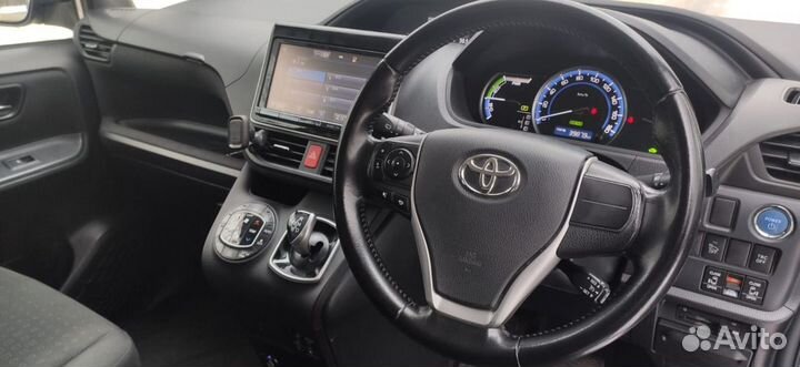 Toyota Voxy 1.8 CVT, 2015, 179 000 км