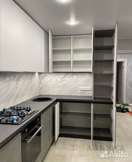 Кухонный гарнитур угловой