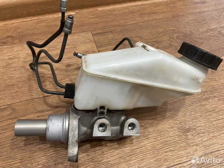 Главный тормозной цилиндр Toyota Yaris