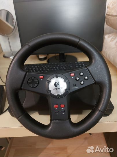 Игровой руль logitech с педалями (для пк)