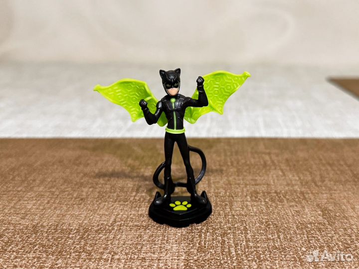 Фигурки леди баг и суперкот киндер