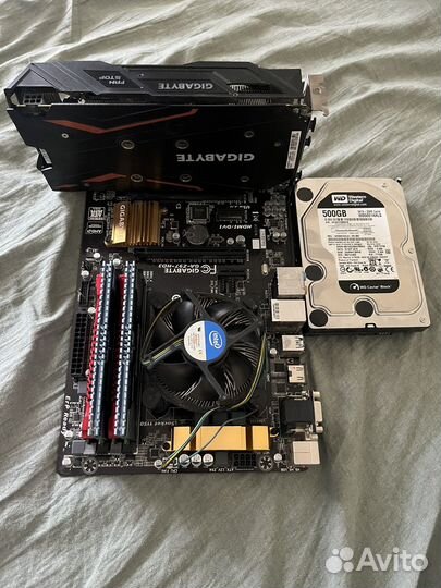 Материнская плата с процессором и памятью