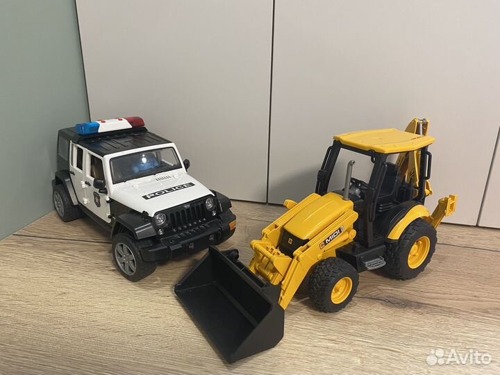 Внедорожник и эккаватор bruder