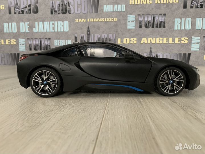 Радиоуправляемая машина BMW i8