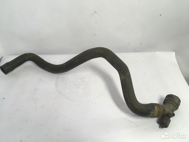 Патрубок системы охлаждения VolksWagen Golf 4