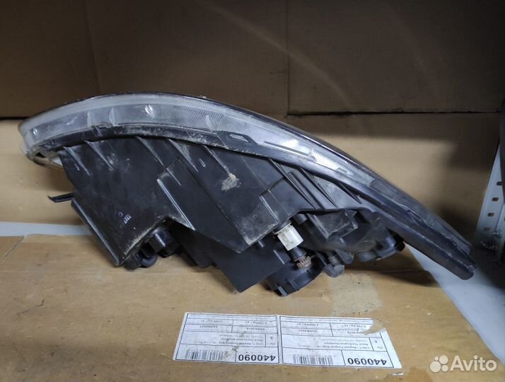 Фара битая левая Hyundai Santa Fe