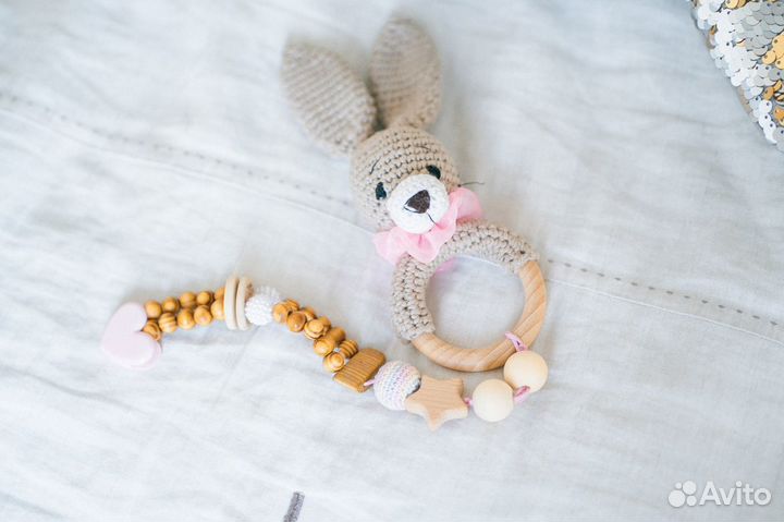 Слингобусы, погремушки, прорезыватели (грызунки)