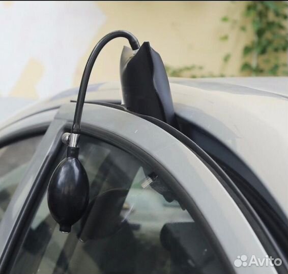 Пневно подушка для аварийного открывания дверей