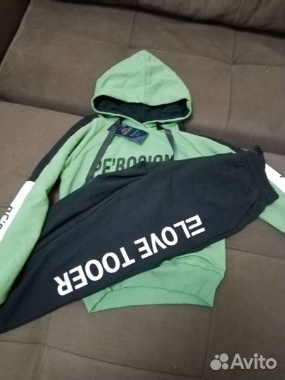 Костюм для мальчика новый 116 122