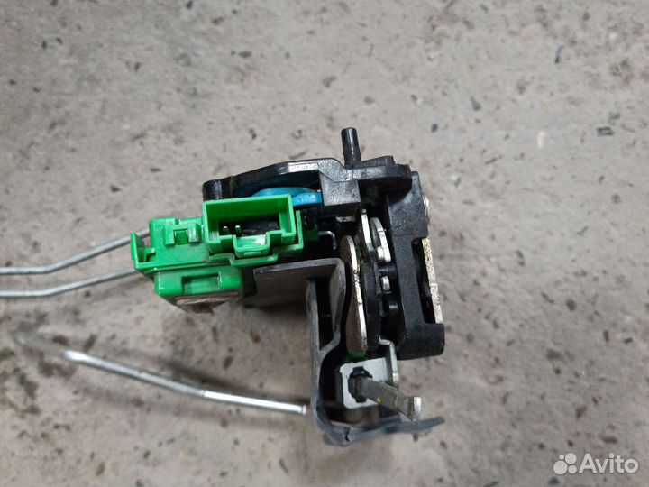 Замок двери зп, пп hyundai solaris 1