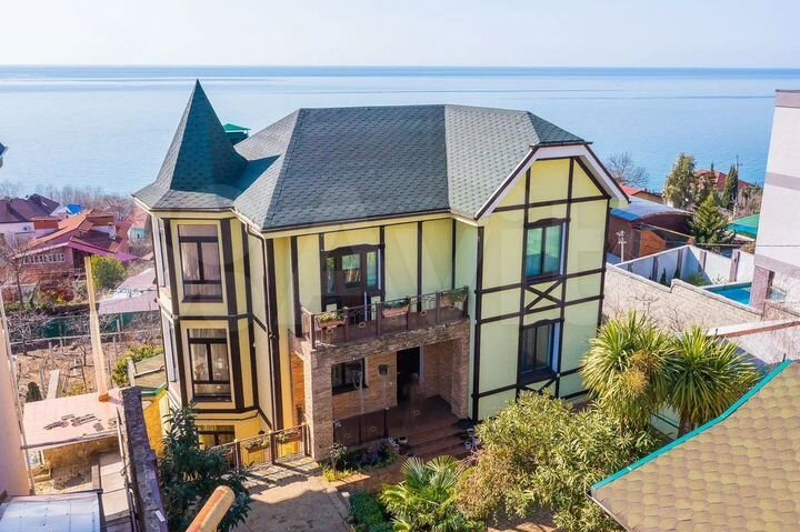 Дом 230 м² на участке 4 сот.