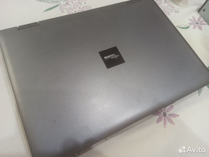 Fujitsu Siemens Esprimo Mobile V5545