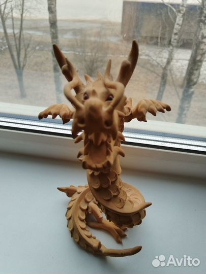 Фигурка дракона