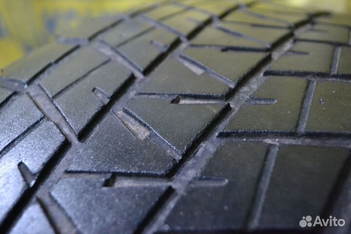 Bridgestone Blizzak DM-V1 235/65 R17