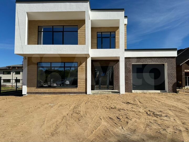 Коттедж 271 м² на участке 13,5 сот.