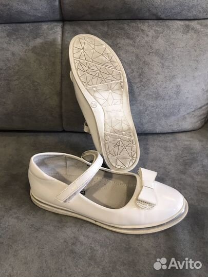 Туфли белые лаковые для девочки 34 размер