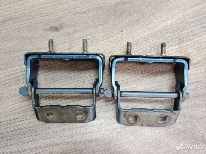 Петля крышки багажника ford focus 1