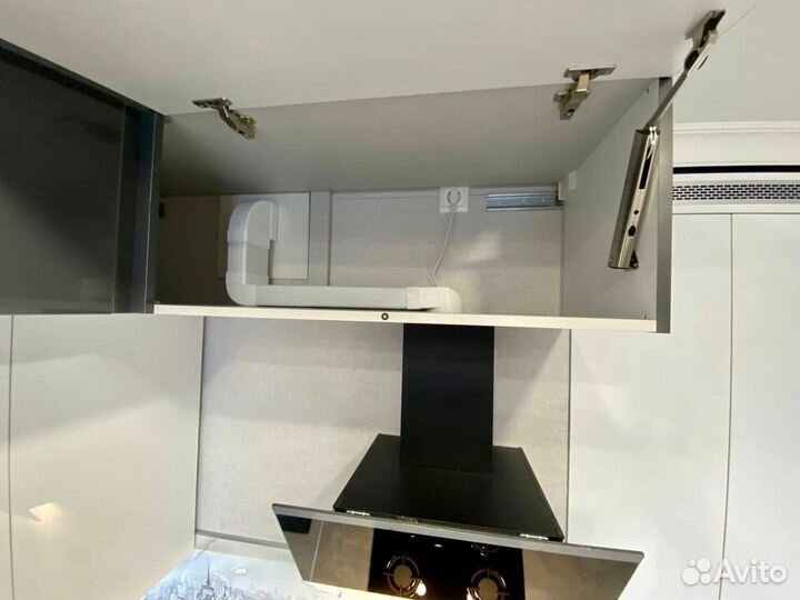 П образная кухня на заказ. Фабрика в Омске