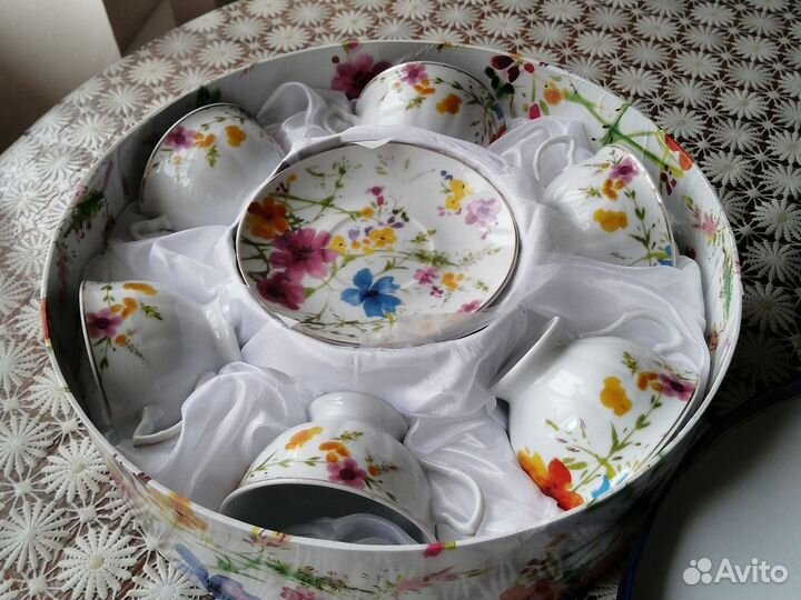 Фарфоровый чайный сервиз