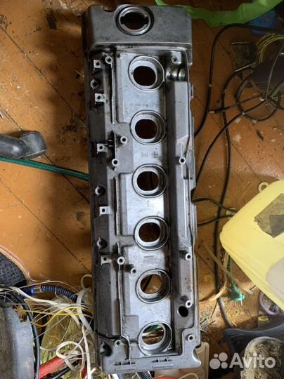 Крышка двигателя