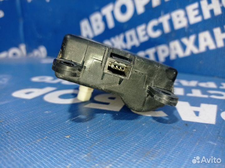 Моторчик заслонок отопителя Nissan Murano Z50